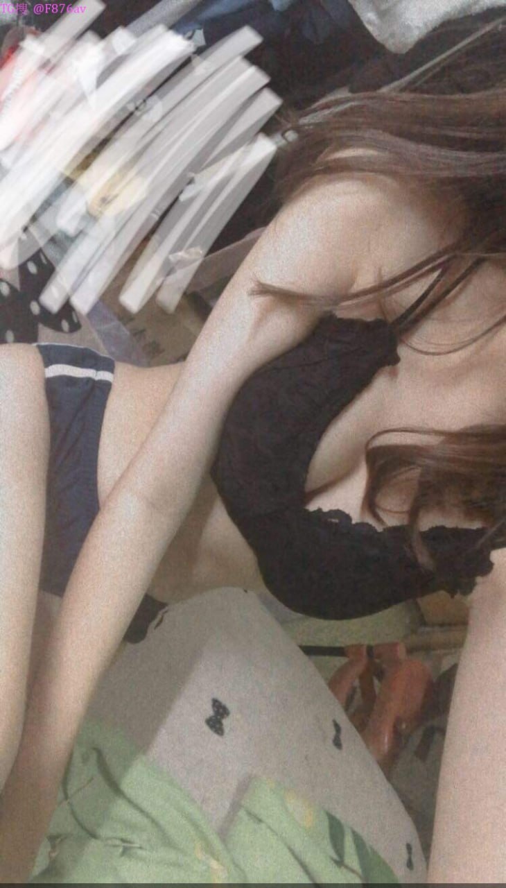 Người chồng đi làm, vợ yêu ở nhà bị bố Chồng yêu nắm được điểm yếu ép làm tình