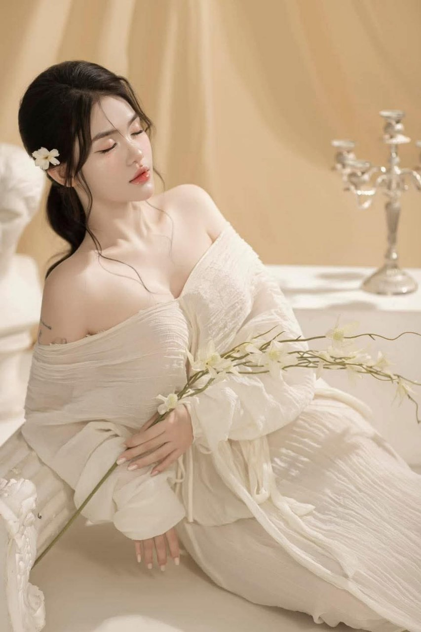 Chồng vô tâm vợ địt nhau cùng hàng xóm cu dài